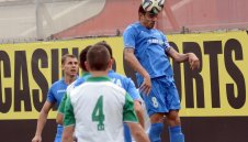 Бивш национал се моли на Левски