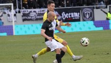 Партизан и Янис Карабельов продължават за ЛК