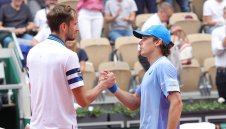 Медведев изхвърча от Париж