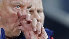 Букитата единодушни: Ван Гаал е пътник
