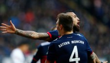 Крал Артур(о) бетонира Байерн на върха + ВИДЕО