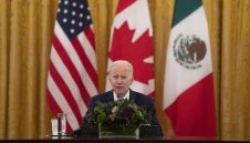 САЩ обмисля бойкот на Олимпиадата в Пекин