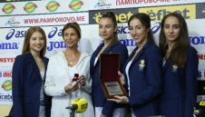 "Златните" момичета получиха отличията си за август