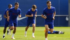 Барса засилва "спънат" голаджия към Англия