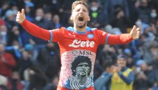 Нападател на Наполи обича да прави секс в тоалетната на влак + СНИМКИ