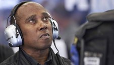 Сагата продължава! Бащата на Люис е говорил с Хорнър