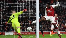 Голяма скука, но Арсенал е на полуфинал