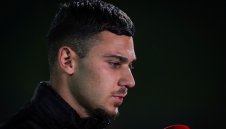 Халф на Лудогорец отпадна от лагера на България