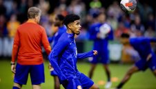 В Челси треперят за млад бранител: Барселона го краде без пари