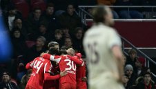 Моуриньо с първа победа с Бенфика в ШЛ, Аякс копае дъното