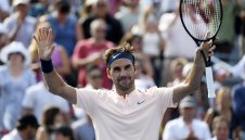 Федерер с нова победа, гони първото място в ранглистата