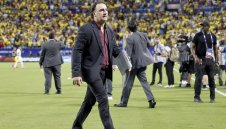 Селекционерът на Колумбия скочи на КОНМЕБОЛ заради... Шакира