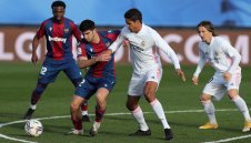 Реал Мадрид пуска Варан на "Олд Трафорд" през лятото