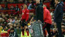 Алексис се крие по терена, Манчестър Юнайтед май привлече брат му