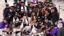 ЛА Лейкърс пак е шампион! Езерняците довършиха Маями и триумфираха за 17-и път 