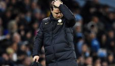 Челси е принуден да продаде две от големите си звезди