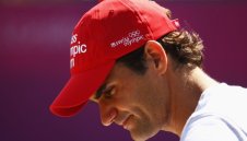 Федерер на крачка от сензационно отпадане още на старта в Лондон