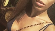 Палавата дъщеря на Стоичков заголи гръд и скочи на българите