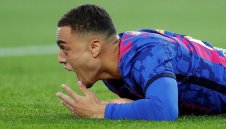 Барса не го иска: Челси си заплю Дест