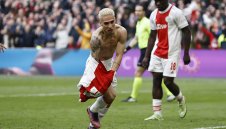 Тотнъм цака Юнайтед за бразилски талант от Аякс