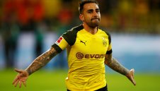 Нюкасъл "атакува" Дортмунд за Алкасер, иска го под наем до края на сезона