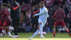 Безпаричие? Барса ще се пробва за Стърлинг през януари