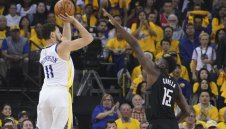 Клей и Стеф измъкнаха Уориърс, но Дюрант се контузи