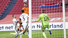Нидерландия не допусна нова изненада