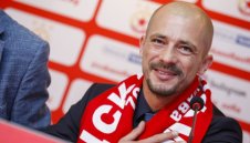 Ел Маестро показва остър тон пред медиите, дразни останалите