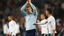 Проблемите на Нойер и Йозил стряскат германците