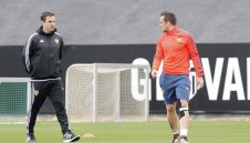 Гари Невил поиска подкрепа от феновете