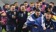 Бира, танци и луда радост за Шотландия в Белград