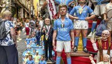 Конте променя схемата, за да играят заедно Де Бройне, Мактомини, Ангиса и Лоботка