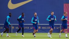 Време разделно в Барса: Феновете псуват световни шампиони