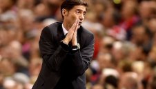 Щастие в нещастието: Дивя свиня прати треньора на Валенсия в болница