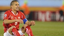 Рафаел Бенитес видя така нужния халф в лицето на Гьокан Инлер