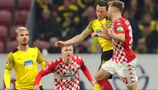 Изверг: Бек на Дортмунд ритал в корема бременната си жена