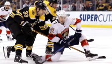 Бостън загуби от Флорида в последния мач от редовния сезон в НХЛ