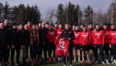 Христо Янев и играчите се преклониха пред "Кюстендилеца" и "Сектор Г" + ВИДЕО
