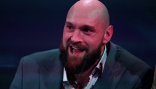 Лично Тайсън Фюри утеши рухналия си братовчед Хюи след загубата от Кобрата