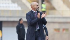 Треньор забрани на секси щерката си да излиза с футболисти + СНИМКИ