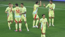 Солидна Испания записа трета поредна победа и даде заявка за титлата