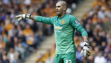 Стандарт връща Валдес на Юнайтед заради контузия