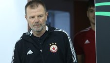Стойчо Младенов оставя ас на ЦСКА резерва в Европа