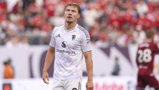 Милан грабва Хойлунд под наем