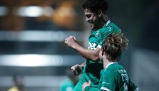 Лудогорец продължава атаката на титлата 