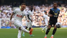 Тотнъм прати Бърнли в Чемпиъншип, Лутън чака чудо, за да оцелее