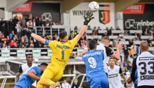 Хиени "атакуват" Лаута за „бразилска самба“