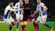 Арсенал взе само точка на южния бряг