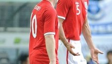 Шок за Англия: Капитанът се контузи